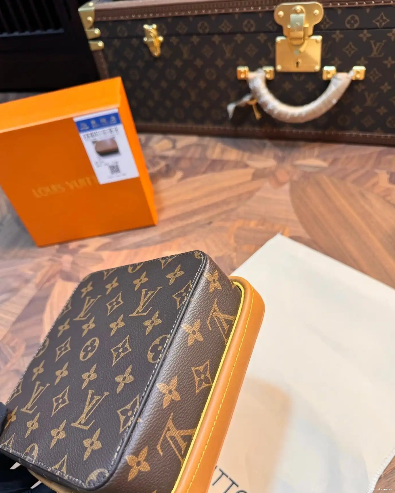 BOX YELLOW LV CUSTOM JEWELRY SQUARE 0615
